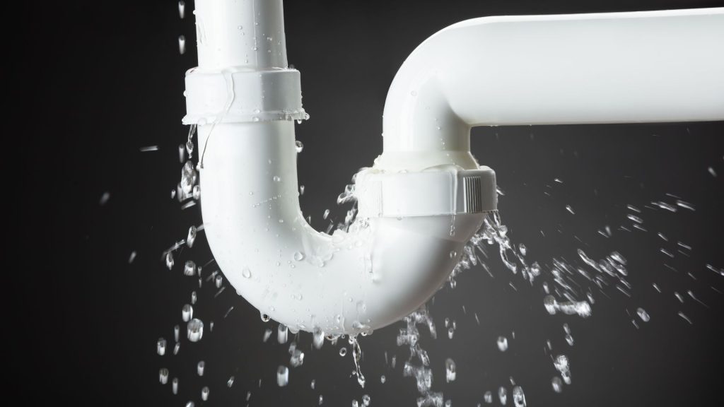emergency plumbing for leaking pipes